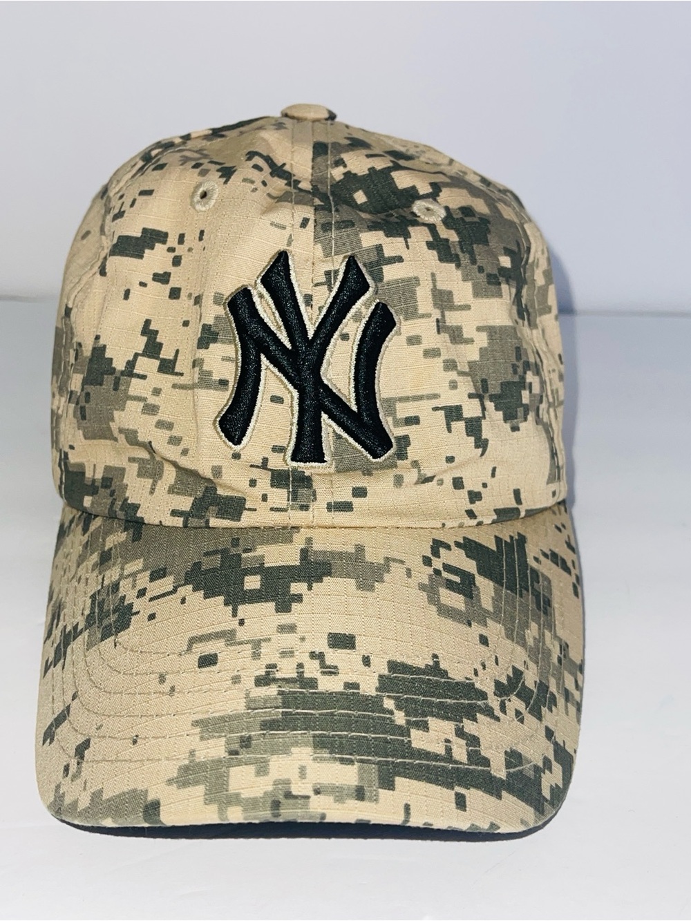 MLB Genuine Merchandise Fan Favorite NY Yankees Desert Digicam Strapback Dad Hat